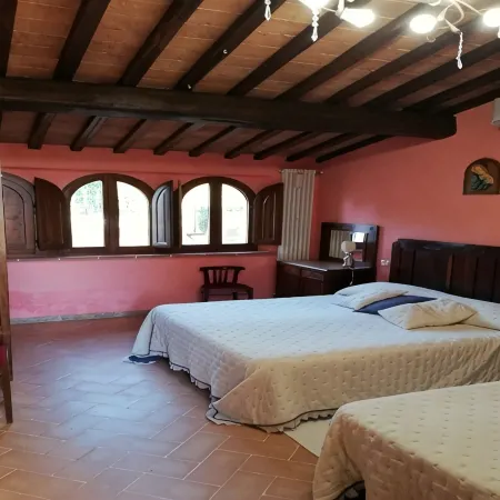 Beautiful rustic villa in Tuscany in Monteriggioni, between Siena and Florence.