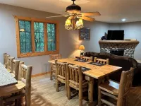Cozy 2-bedroom cabin steps away from starved rock state park - Alppimaja
