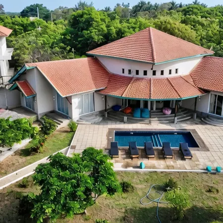 Kay Jay Beach House - Pasikudha