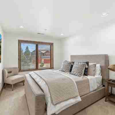 Hot Tub, Free DV Shuttle, 180° View of Deer Valley, 1GB Wifi, Pets Welcome Rooms