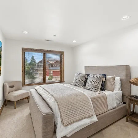 Hot Tub, Free DV Shuttle, 180° View of Deer Valley, 1GB Wifi, Pets Welcome