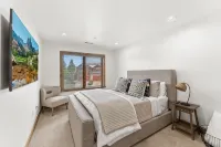 Hot Tub, Free DV Shuttle, 180° View of Deer Valley, 1GB Wifi, Pets Welcome - 4-Star