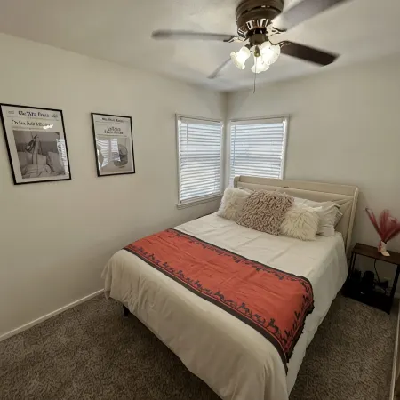 Entire Home by Newport Beach, Disneyland and SNA! Pet Friendly Home Downtown