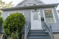 Exquisite Rogers Park 1bd/1bath Apt. Near Evanston - Condos