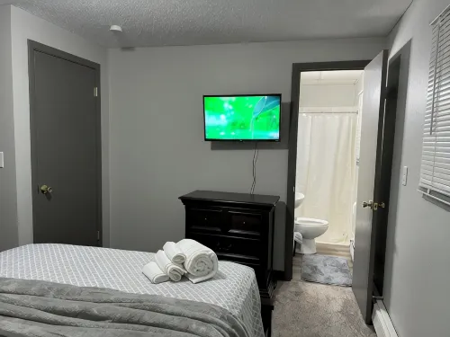 Charming 3-bedroom house with WiFi and AC in serene West Fargo - Homestays