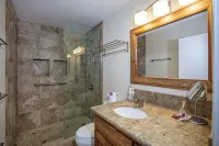 Luxury Condo- Across The Street From The Beach!  Free WIFI - 2-Star