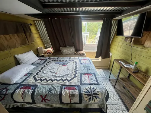 Beached Houseboat-Free Park Pass - 2성급