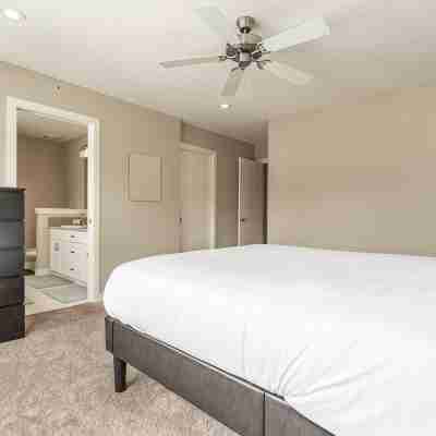 House on a Hill: 3Bdrm with Private Playground & New Appliances Rooms