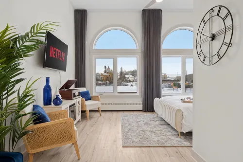 Upscale Historic Loft | TOP FLOOR | Downtown | Free Parking - Apartments