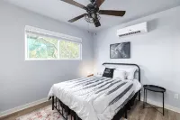 Newly Built Deer Retreat in the Texas Hill Country - واي فاي