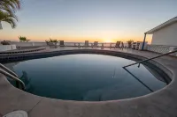 Tranquil and Relaxing Beachfront Condo with Exceptional Views!