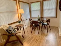 2/1 Coastal Town Oasis ~ Minutes to the Beach - 무료 와이파이