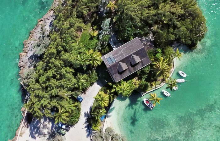 Private Island w Causeway to Town, 2 Bedroom, 2 bathroom, Full kitchen, Sleeps 6