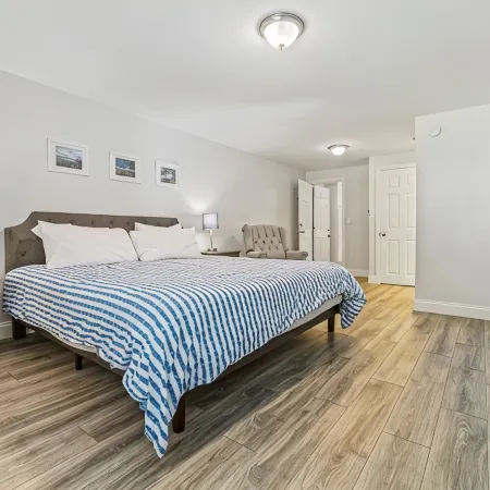 Lovely 1br Condo with indoor outdoor pool walkable to Perkins Cove and town!