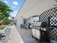 Exquisite Courtyard Villa on St. Thomas East End / Ocean Views + Modern Comfort Hotels in Nazareth