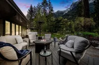 Stunning Waterfront Getaway!  Luxury Home on Acreage,  Natures Paradise - 4 stjerner