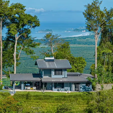 New Luxury Home - 180 degree Ocean Views - Pool/Hot tub  -Sleeps 11 - Chef avail