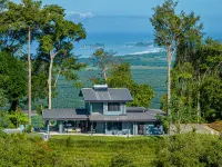 New Luxury Home - 180 degree Ocean Views - Pool/Hot tub  -Sleeps 11 - Chef avail