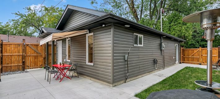 Luxury 2BR home with high ceilings with  BBQ/ patio in beautiful South Windsor. Hotels in Windsor