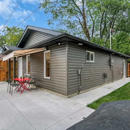 Luxury 2BR home with high ceilings with  BBQ/ patio in beautiful South Windsor.