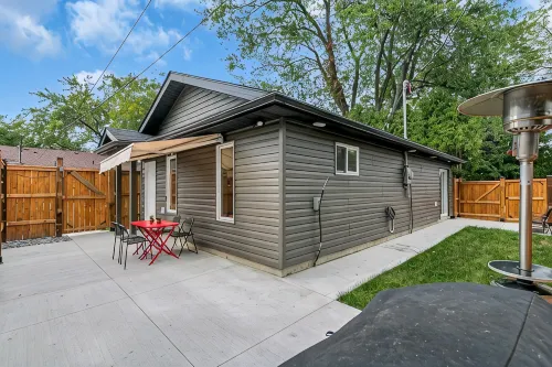 Luxury 2BR home with high ceilings with  BBQ/ patio in beautiful South Windsor. - 3-Star