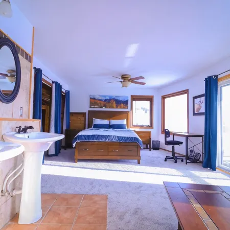 Cozy Lodge located in the heart of CB south. Near restaurants and bus