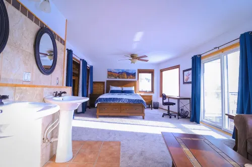 Cozy Lodge located in the heart of CB south. Near restaurants and bus - 2-Star