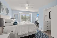 Condo overlooking Pond - Balcony