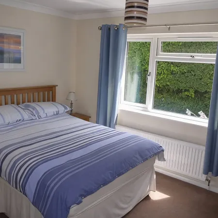Sea Dunes - a Croyde bungalow with sea views & easy walk to the beach or village