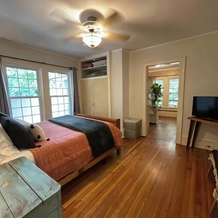 Cozy 2-bedroom bungalow in lovely Winston-Salem