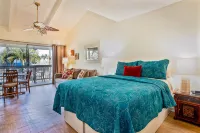 Ocean View Studio Steps to Beach - Pool, Spa & Pickleball - Free parking & Wi-Fi - 3-Star