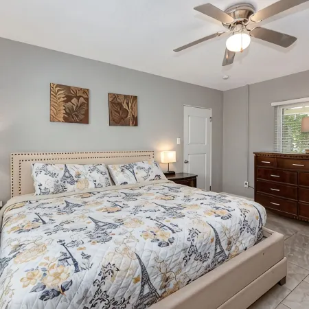 Beautiful downtown Melbourne Beach renovated apartment one block from the beach!