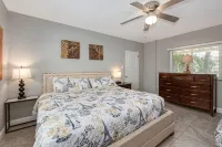 Beautiful downtown Melbourne Beach renovated apartment one block from the beach! - 4 stjerner