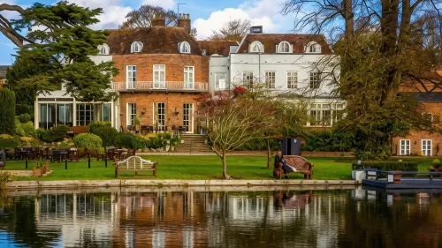 St Michael's Manor Hotel - St Albans - parking