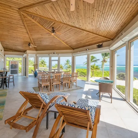 Peaceful Ocean Front Beach House in Bodden Town