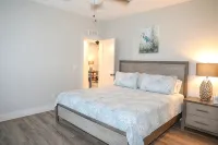 Owl Nest Townhouse-Walk to downtown & the water! New heated POOL! - 4-Star