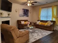 Cozy house in Covington with  3-Bdr. 2bth. AC and WiFi. - 4성급
