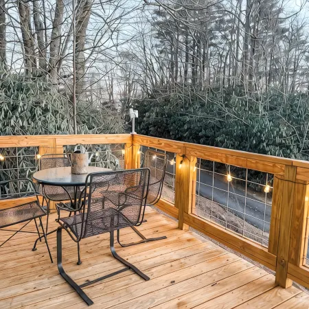 "18 Seasons" Seconds to Blue Ridge Parkway, & Mabry Mill. Game room w/Bar