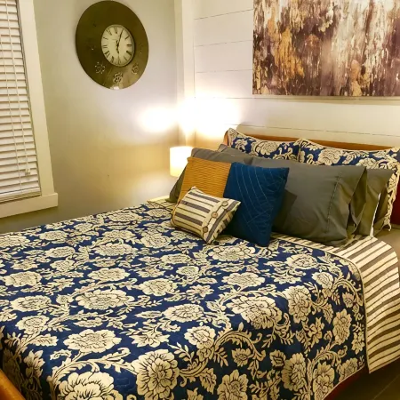 Beautiful Decorated Apartment located in the heart of Downtown Bardstown, KY