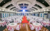Raya Grand Hotel - بار