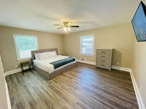 ✶ Cozy 2 Bedroom 1 Bath Entire House ✶ - Bungalows