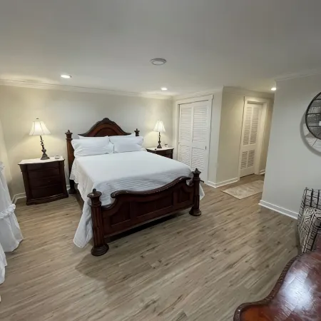 The Lake Life Retreat with Hot Tub