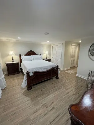 The Lake Life Retreat with Hot Tub - 3-Star