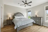 A Little Piece of Heaven-Waterfront-Views-Firepit-Family Friendly - 3-Star