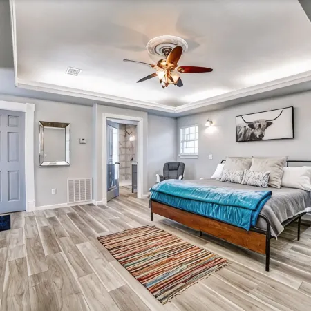 Hill Country Retreat I Private Pool & Hot Tub I Mins to Wineries & Town Square