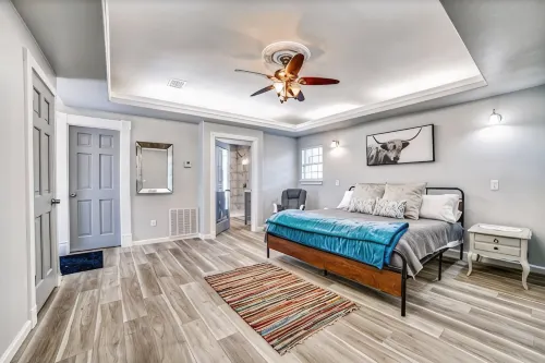 Hill Country Retreat I Private Pool & Hot Tub I Mins to Wineries & Town Square - Wifi