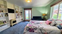 Ocean view modern guest suite with private beach access - 4-stjärniga