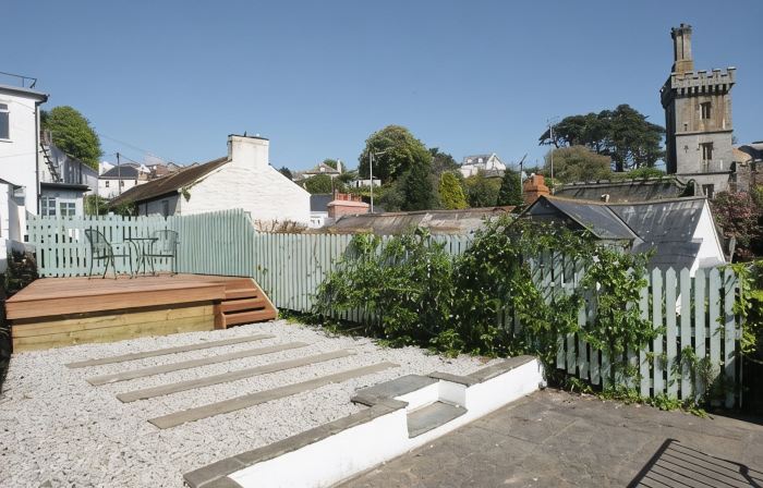 Private garden & central location  within 5 min walk of town