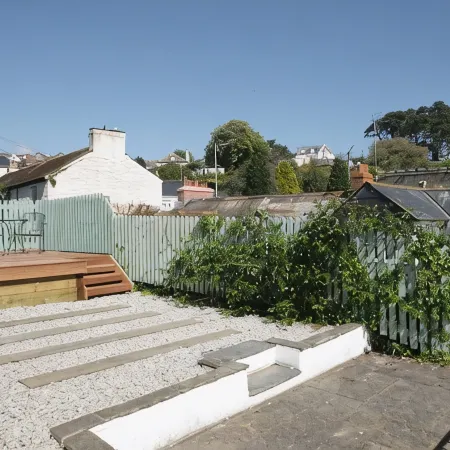 Private garden & central location within 5 min walk of town