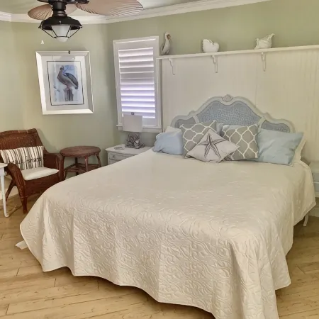 Beautiful Ocean View Condo with Communal Pool & Hot Tub